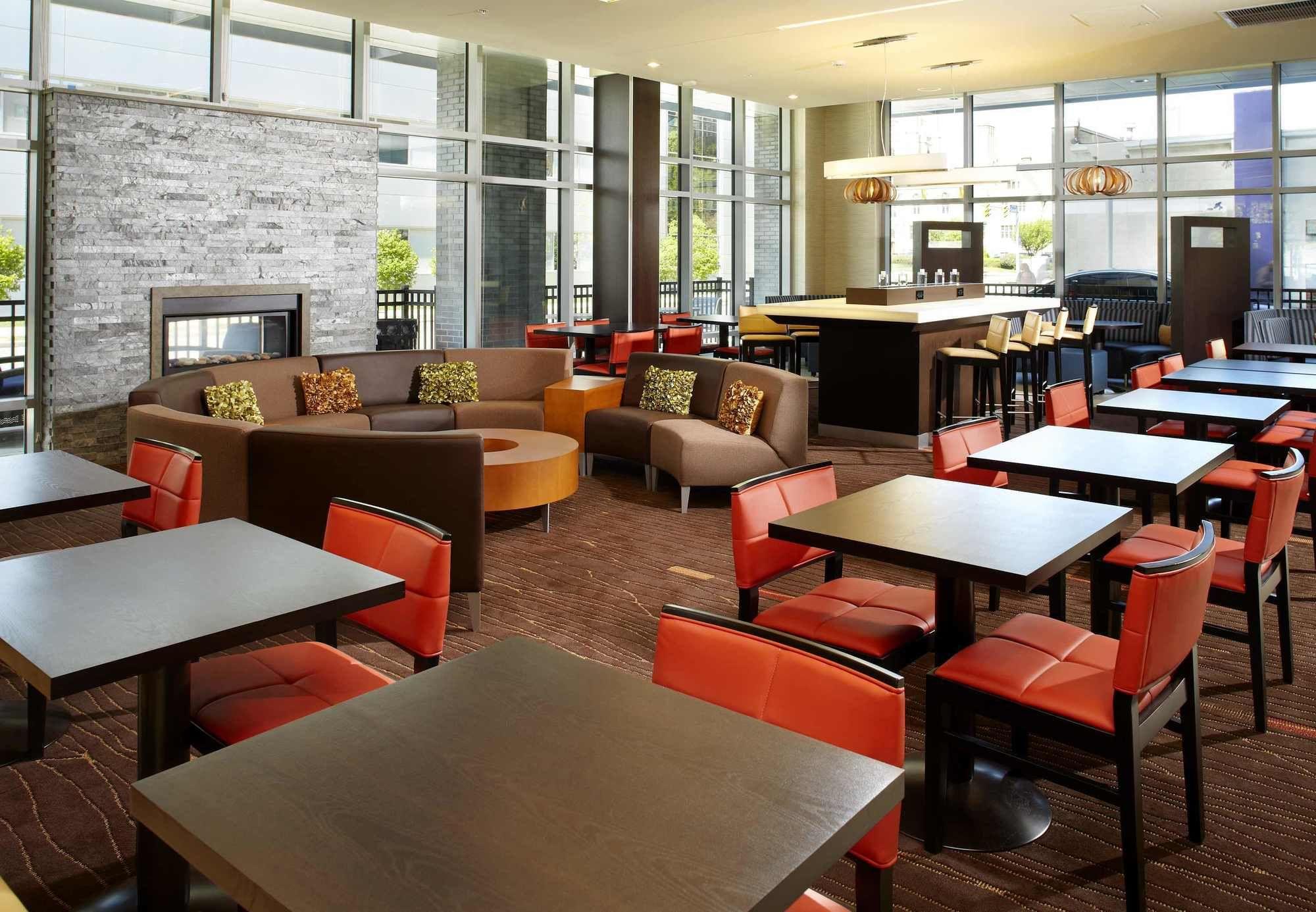 Courtyard Cleveland University Circle Экстерьер фото